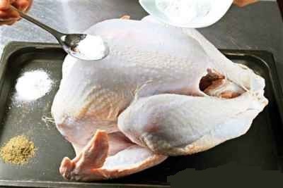 2-cach-lam-mon-ga-tay-nuong-cuc-ngon-don-giang-sinh-2